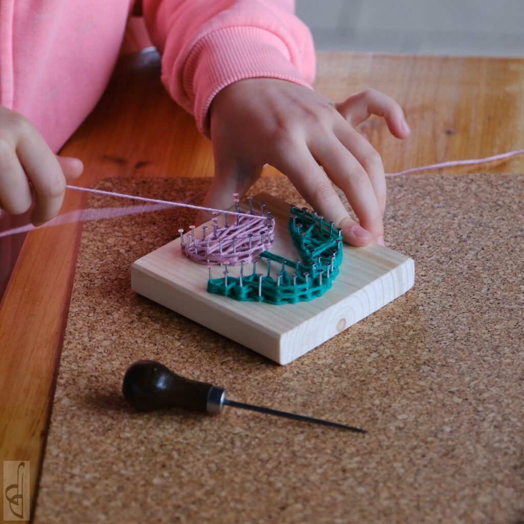 Nagelbild-Kurse Kinder Tuple auf Holz Finger Dinger